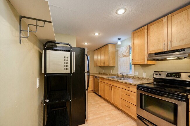 Building Photo - Charming 3-Bed Duplex in Minneapolis