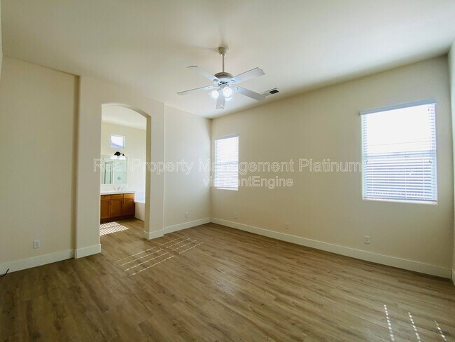 Building Photo - 2916 Roberts Ave