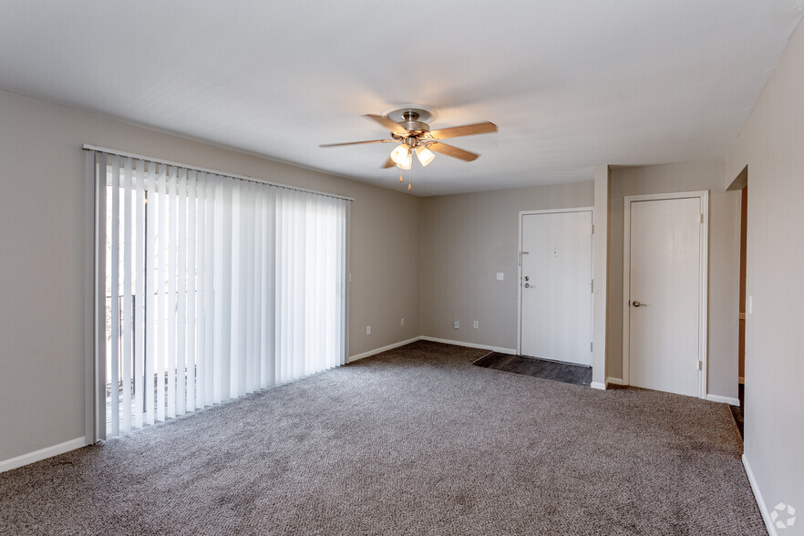 2BR, 1BA - 870 SF - Highpointe Apartments