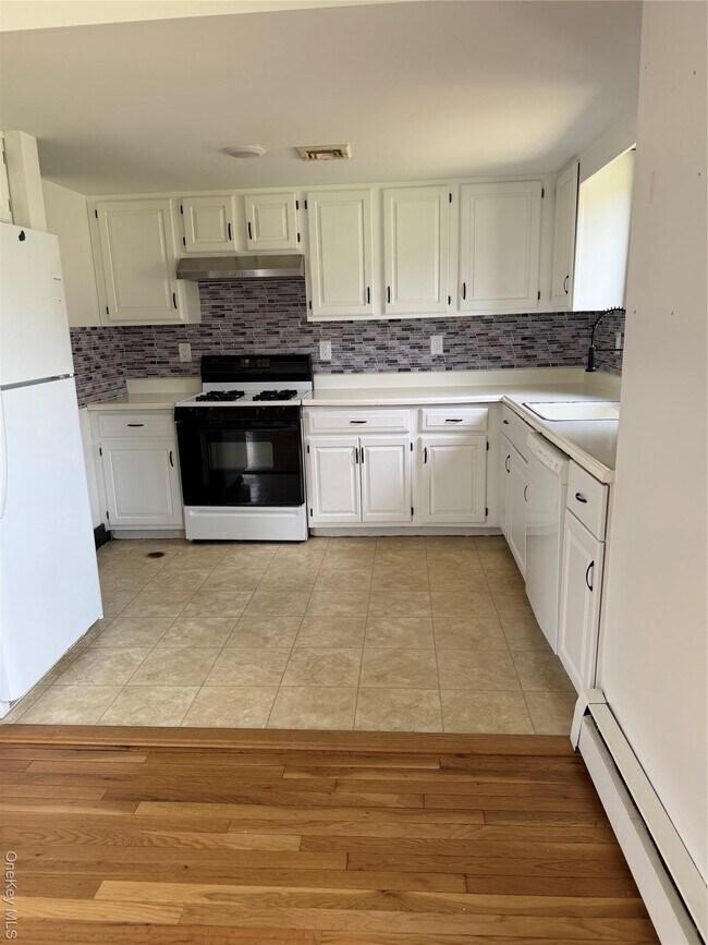 Building Photo - 40 Felter Hill Rd