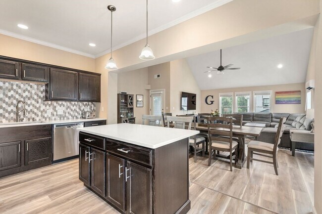 Building Photo - 1 Elm St