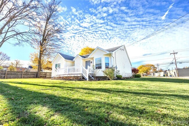 Building Photo - 105 Pine St