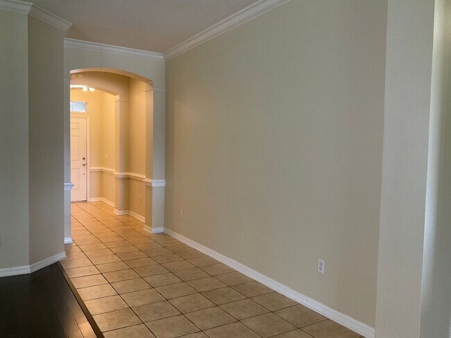 Building Photo - Single family home with 3 bedrooms, 2.5 ba...
