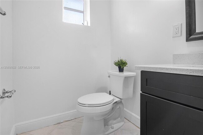Building Photo - 1527 Fletcher St