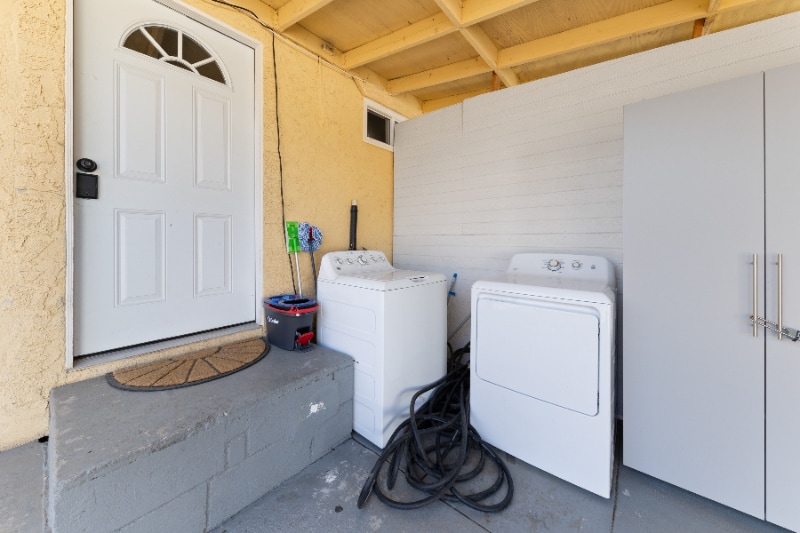 Building Photo - 227 S Main St