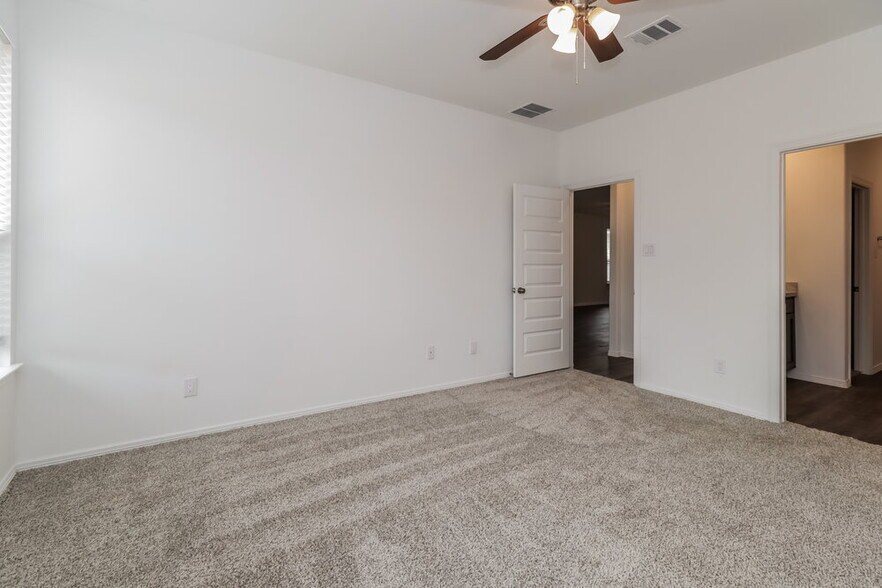 Building Photo - 16623 Spirit St