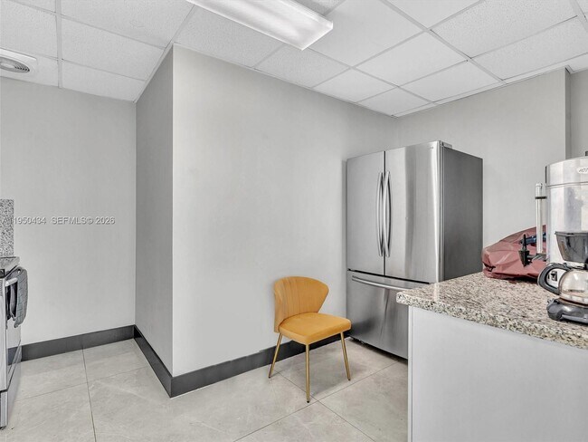 Building Photo - 3140 S Ocean Dr