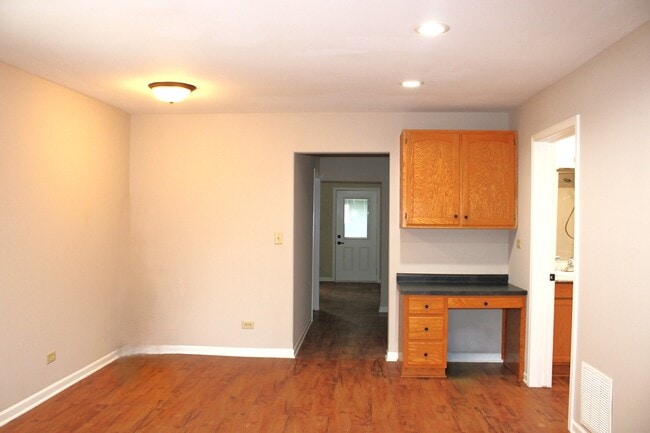 Building Photo - 480 N 3rd Ave