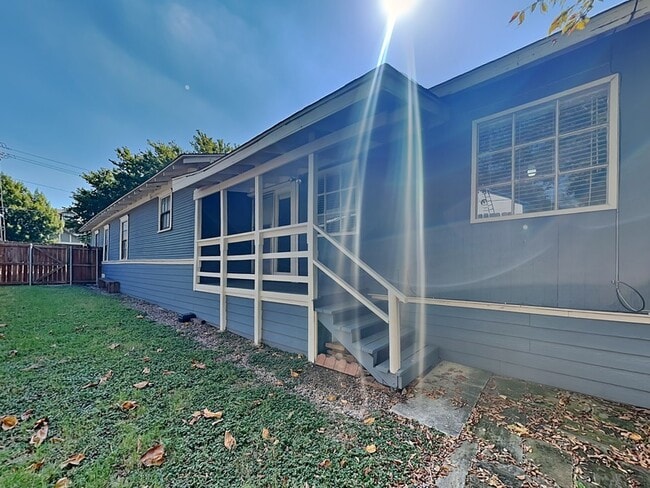 Building Photo - 2015 McMillan Ave