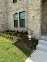 Building Photo - 2821 Jacaranda Dr