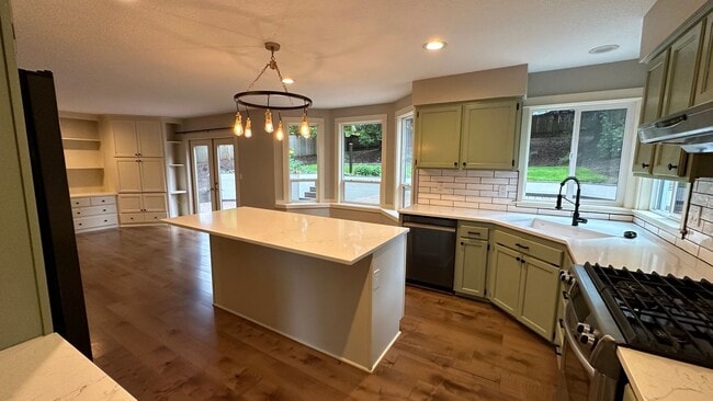 Building Photo - Exquisite 3 Bedroom, 3 Bath Home for Rent ...