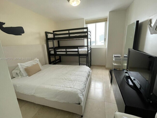 Building Photo - 4775 Collins Ave