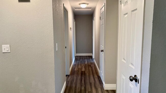 Building Photo - 2123 Cottonwood Ct