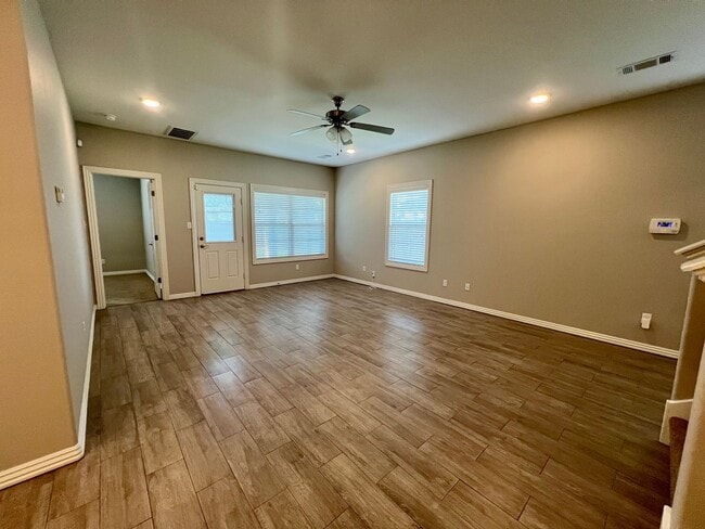Building Photo - 9916 Landry Dr