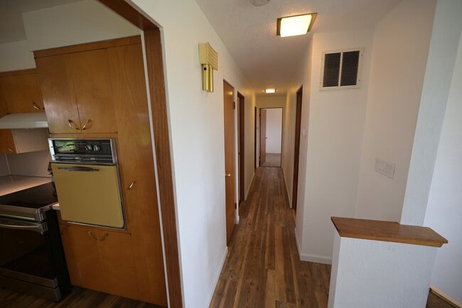 Building Photo - 4 bed, 2 bath, split level home in Sequim,...