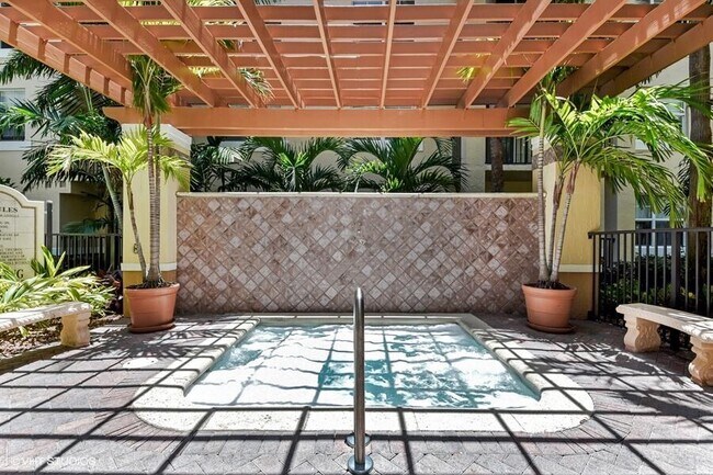 Building Photo - 1801 N Flagler Dr