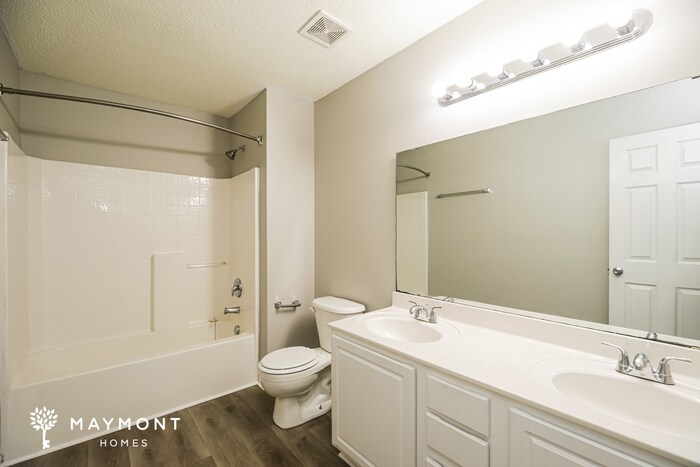 Building Photo - 121 Macallan Ct