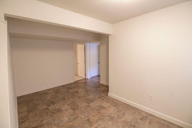 Building Photo - 210 Wheaton Ct