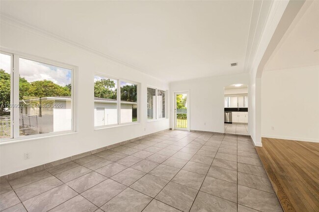 Building Photo - 7840 SW 71st Ave