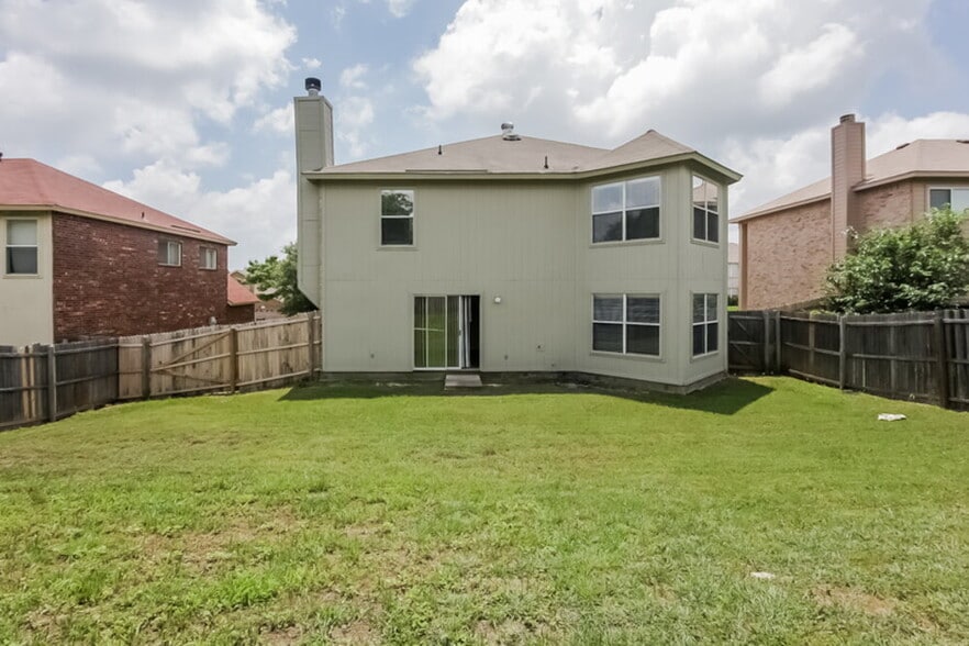 Building Photo - 629 Gibson St