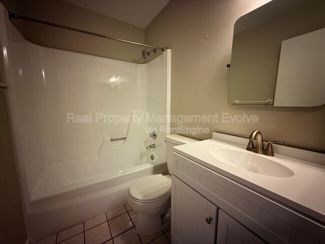 Building Photo - 2401 W Fremont Dr