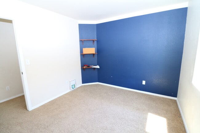 Building Photo - 3bdrm 3bath home with 2 car garage