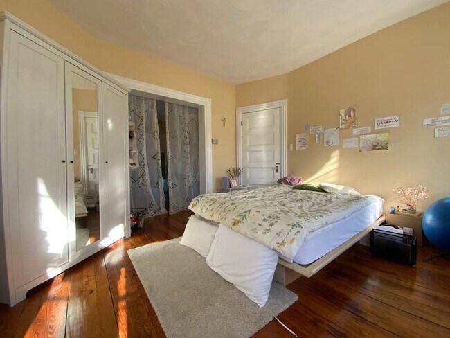 Building Photo - 64 Willow St