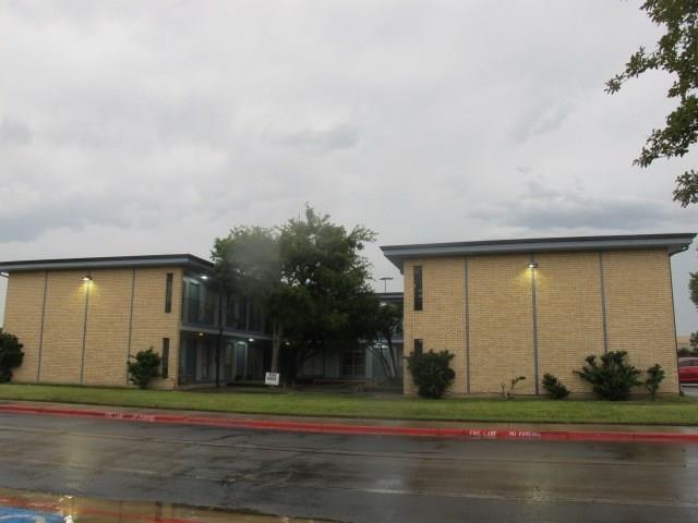 Building Photo - 425 S Oak St