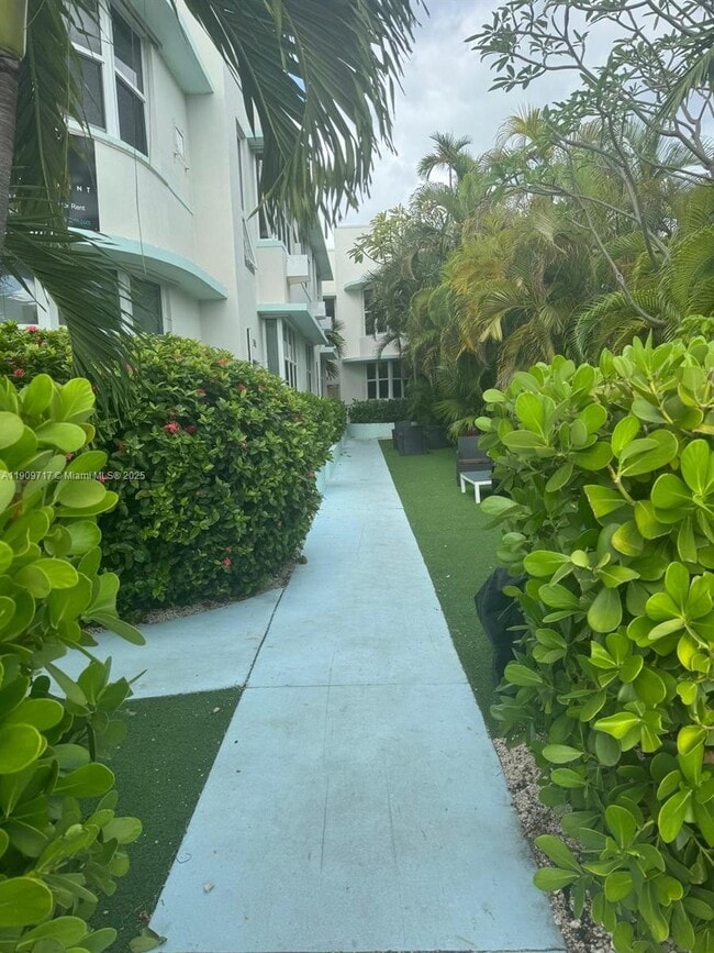 Building Photo - 315 W 28th St