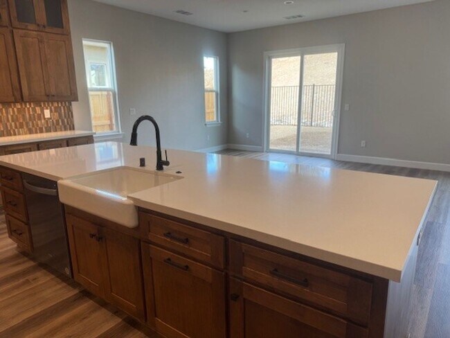 Building Photo - Newer Build Verdi Three Bedroom Home