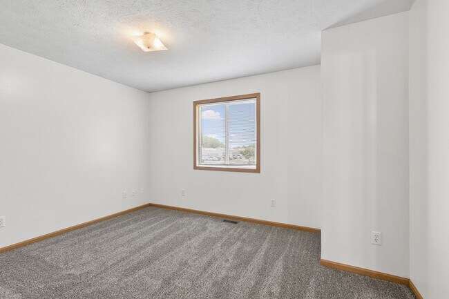 Building Photo - 501- 503 Lakeshore