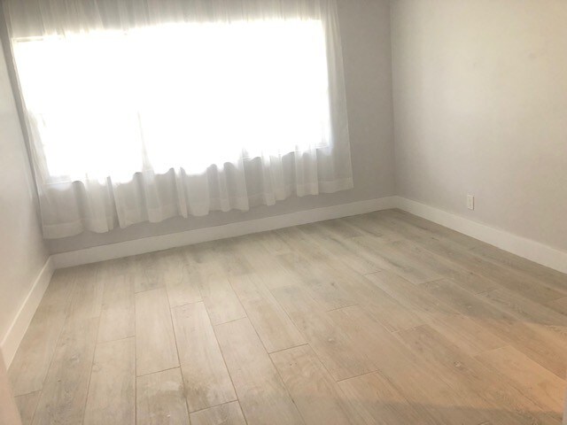 Building Photo - 1333 E Hallandale Beach Blvd