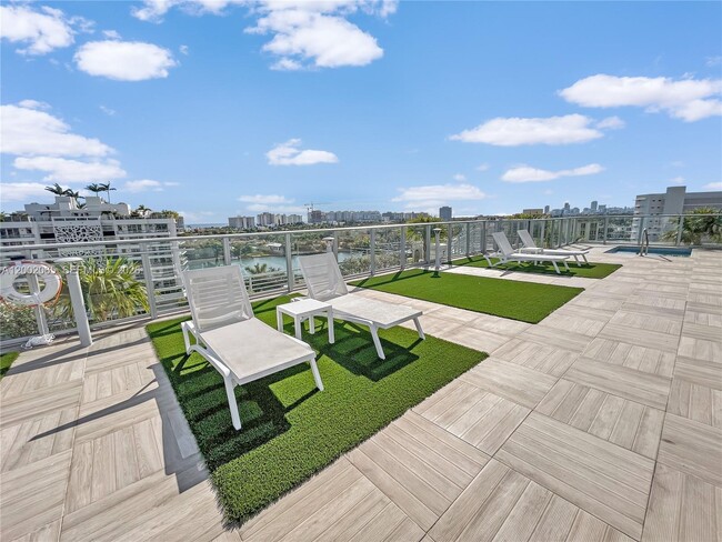 Building Photo - 1025 92nd St