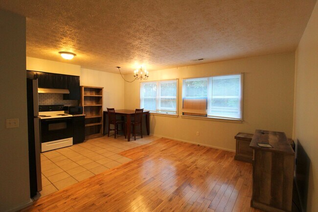 Building Photo - 1212 Mountain View Dr