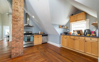 Building Photo - 98 Elm St