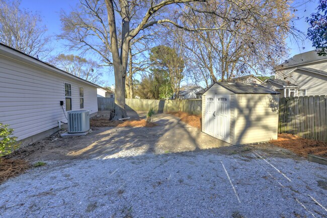 Building Photo - Gorgeous 3 BR, 2 BA , 1 Car Garage Home Of...