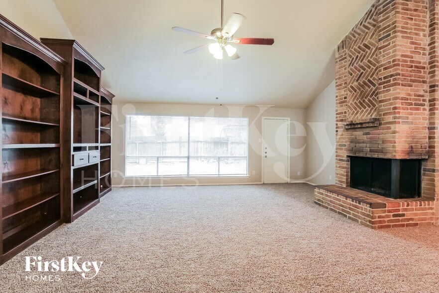 Building Photo - 4403 Pineville Ln