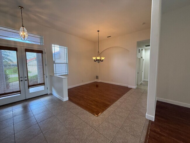 Building Photo - 4 Bedroom 3 Bath Single Family Home Laurel...