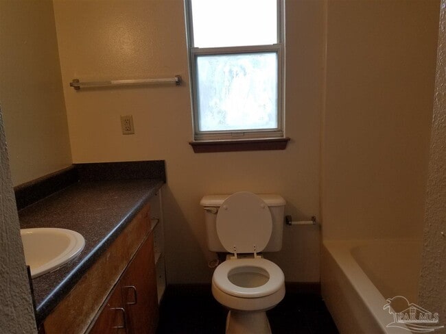 Building Photo - 308 E Strong St