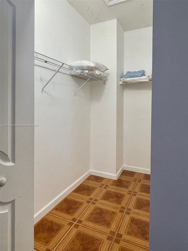 Building Photo - 1351 SW 154th Ct