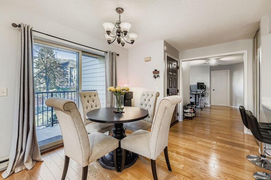 Building Photo - 2250 Ridge Dr