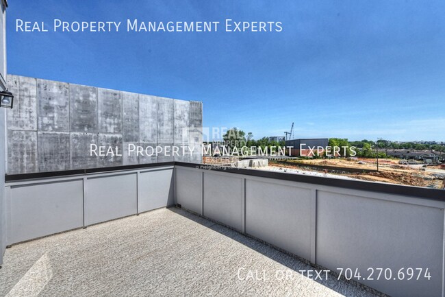 Building Photo - 2140 Terwilliger Terrace