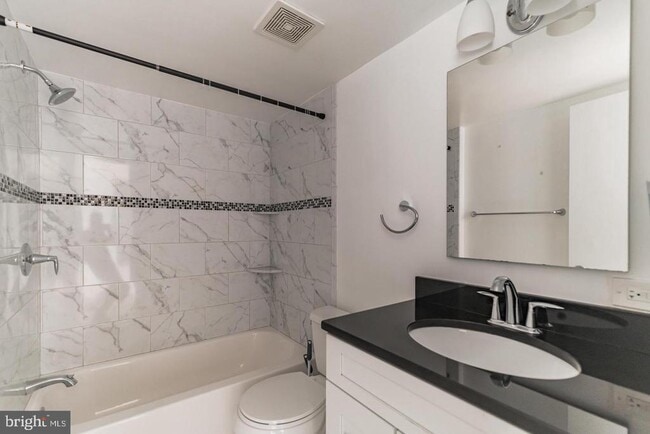 Building Photo - 7587 Margate Ct