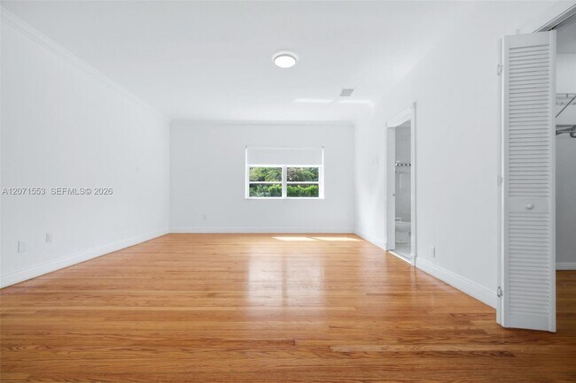 Building Photo - 2300 S Miami Ave
