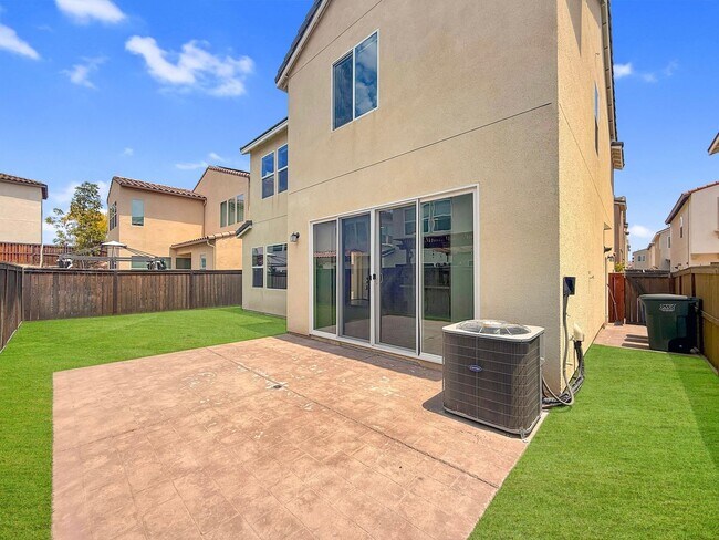 Building Photo - Charming 4BR/3BA Two-Story house with Atta...