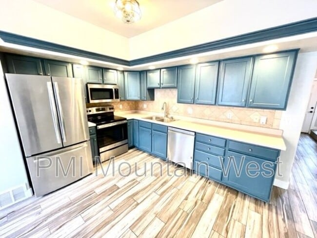 Building Photo - 55 Peregrine Ln