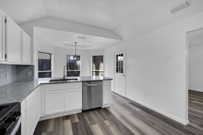 Building Photo - 408 Wolfe St