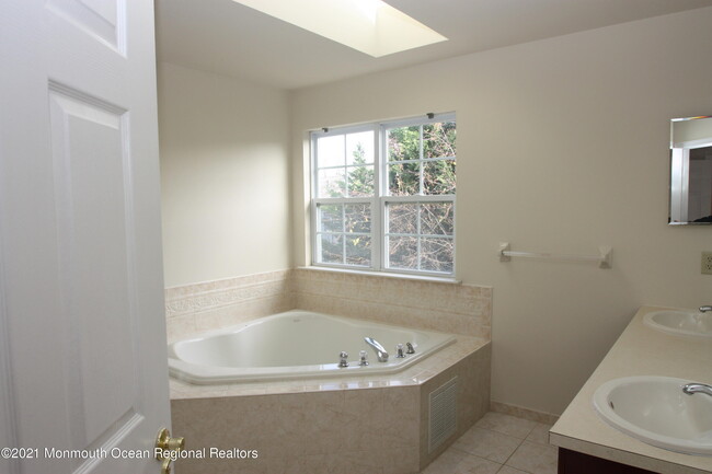 Building Photo - 86 Banyan Blvd