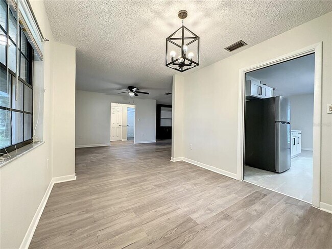 Building Photo - 722 W Alamo Dr
