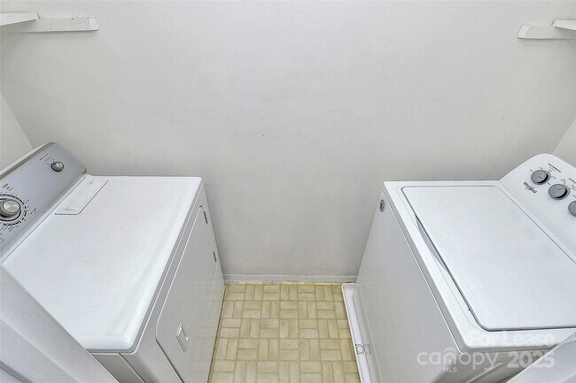 Building Photo - 5012 Sardis Rd